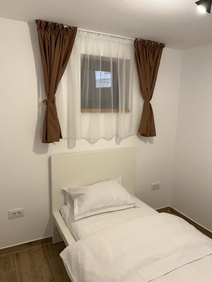 Vila Raa Husi Luaran gambar